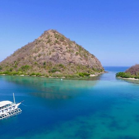 Le Pirate Boatel - Floating Hotel Labuan Bajo Luaran gambar